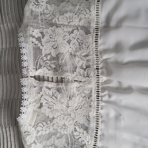 BN never worn, no tags, Women's cap sleeved blouse with beautiful lace detail - Picture 5 of 6